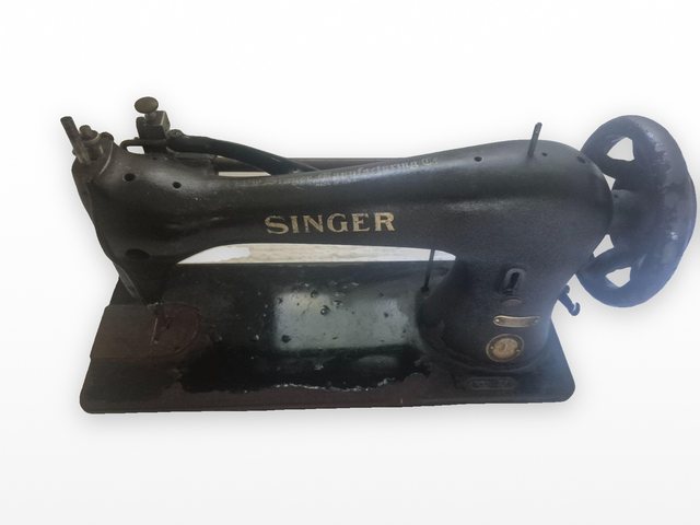 The 1916 Singer sewing machine used by Frank Flores.